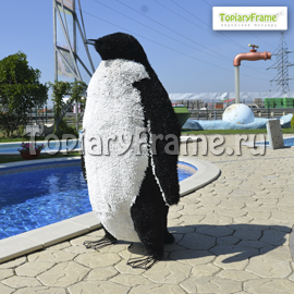 Топиари «Пингвин» из искусственного газона. Высота 150 см. 2014г.